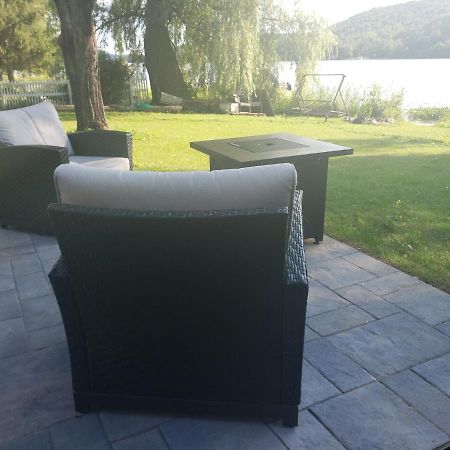 Le Nid Dore Sur Le Lac Val des Monts Exterior photo