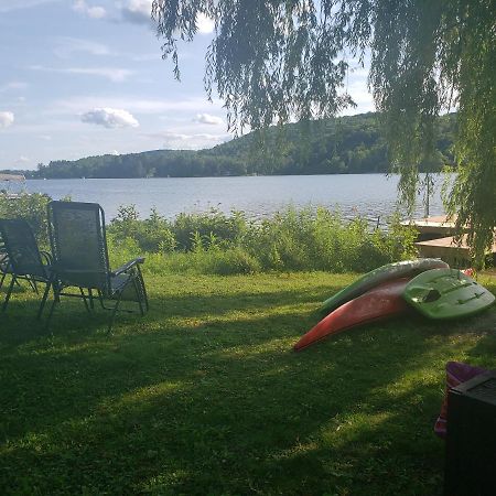 Le Nid Dore Sur Le Lac Val des Monts Exterior photo