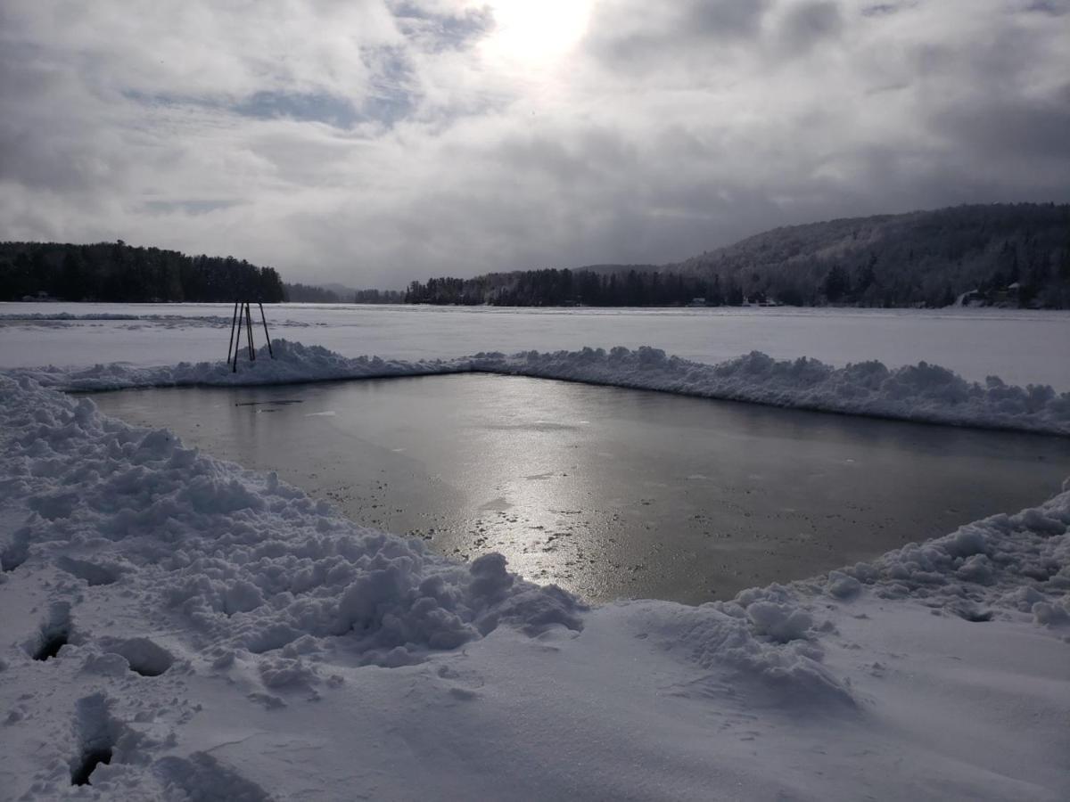 Le Nid Dore Sur Le Lac Val des Monts Exterior photo